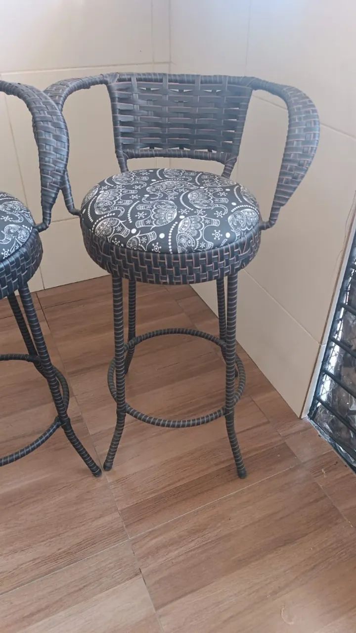 VENDE SE 02 BANQUETAS 