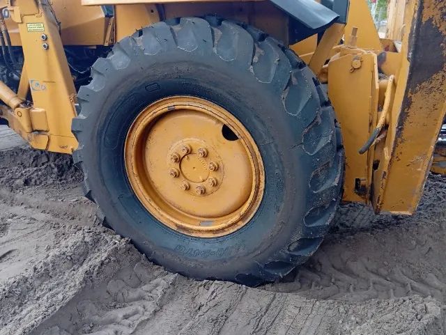 Retroescavadeira  - Foto 4