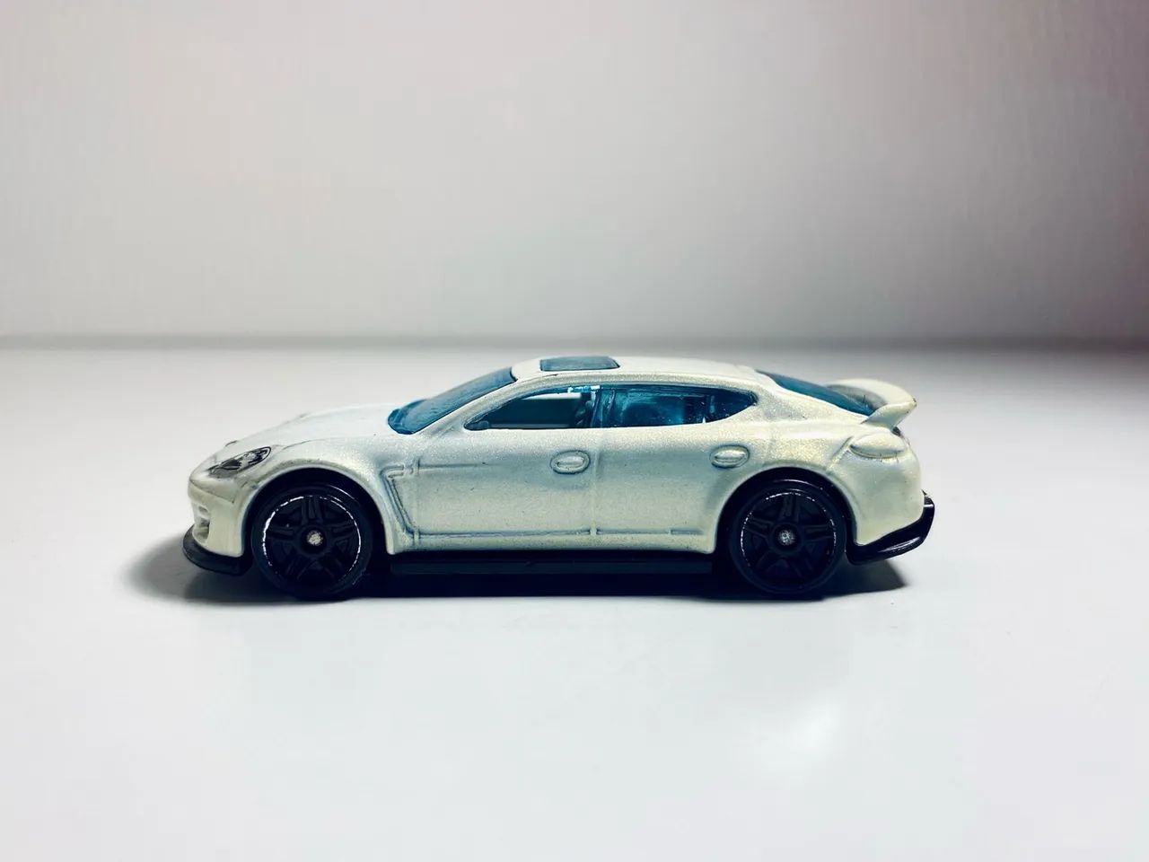 Hot Wheels Porsche Panamera - LOOSE | 1:64 - Foto 3