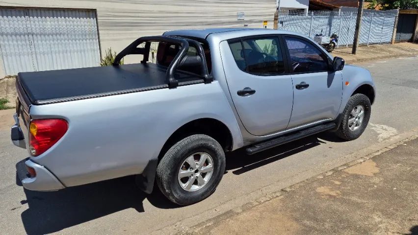 Mitsubishi L200 L200 Triton GLS 3.2 CD TB Int.Diesel Mec 2013