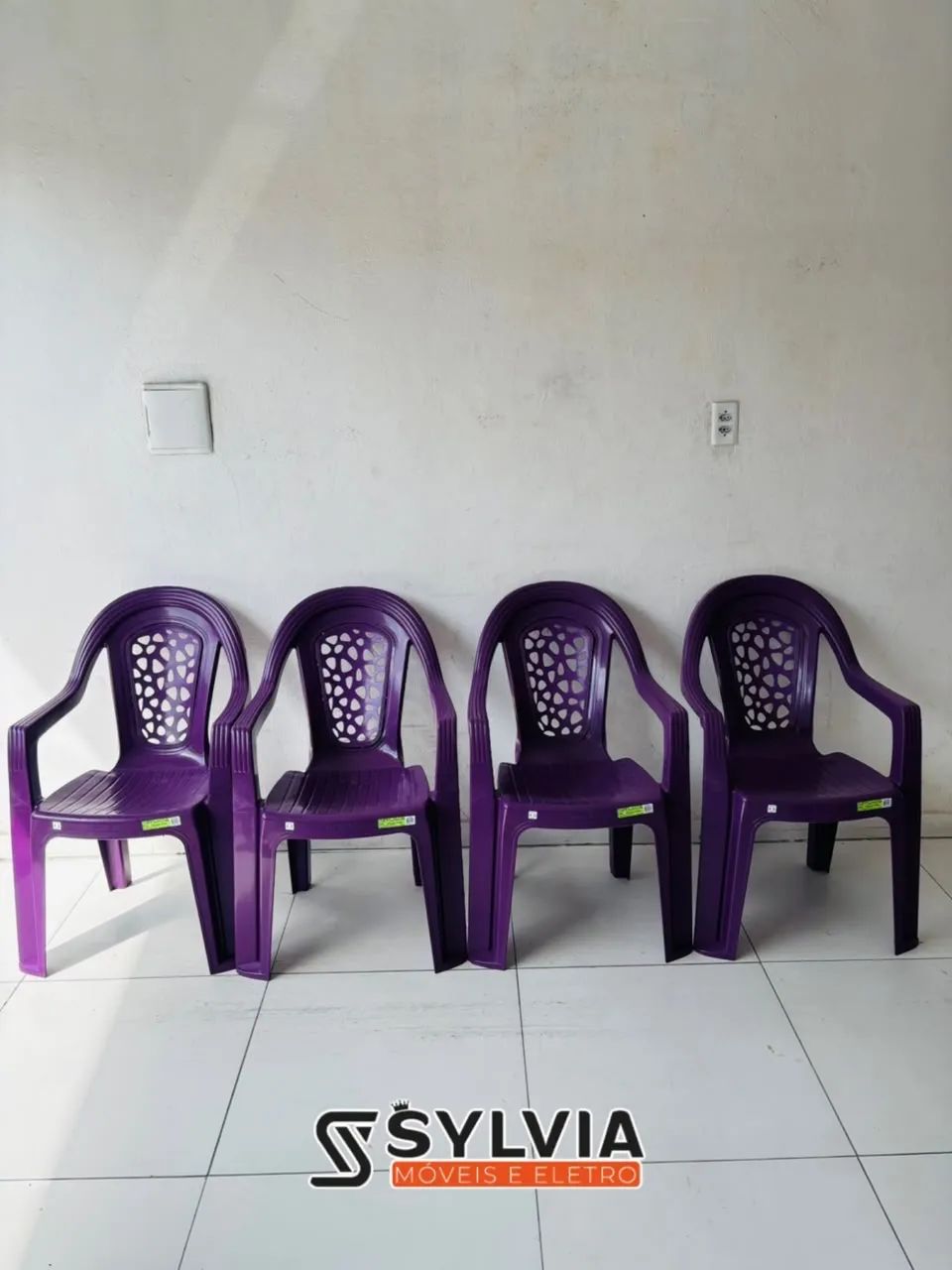 CADEIRAS DE PLÁSTICO COM BRAÇO 