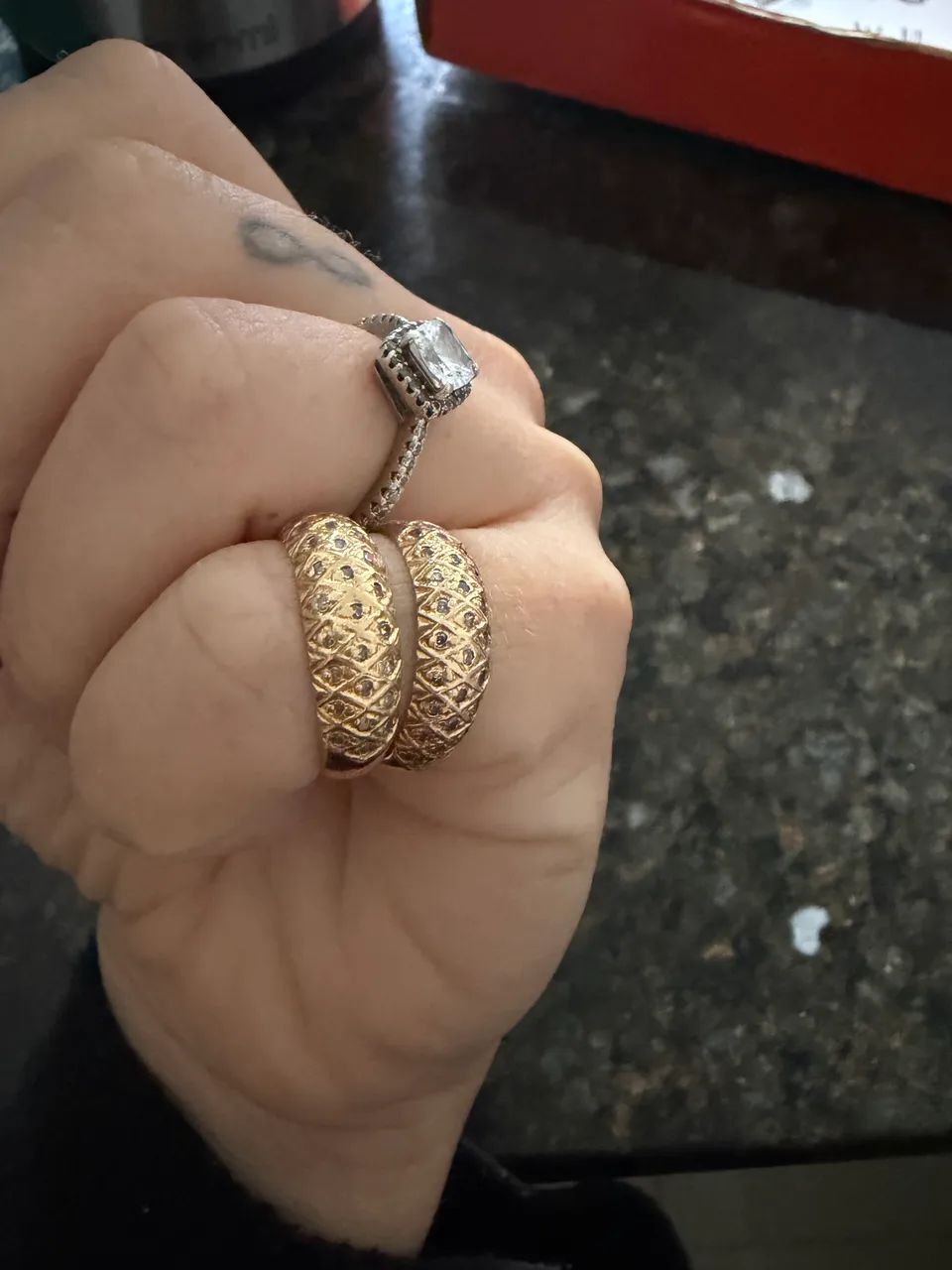 Aparador em ouro 18k e diamantes 