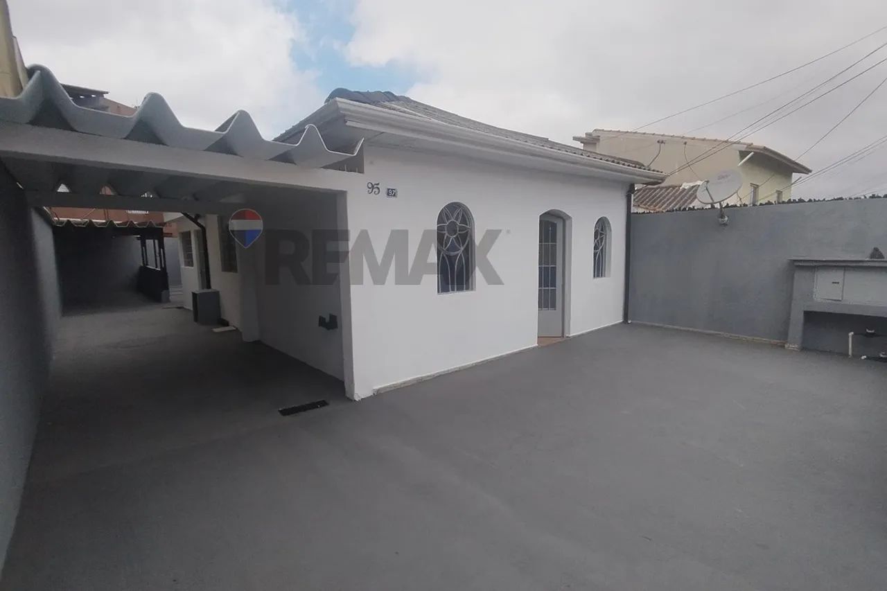 Casa Espaçosa, 80m² com 2 Vagas e Ótimo Preço! - Foto 2