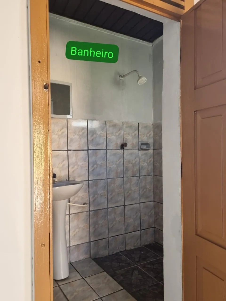 Alugo casa de 1 quarto bem localizada - Foto 4