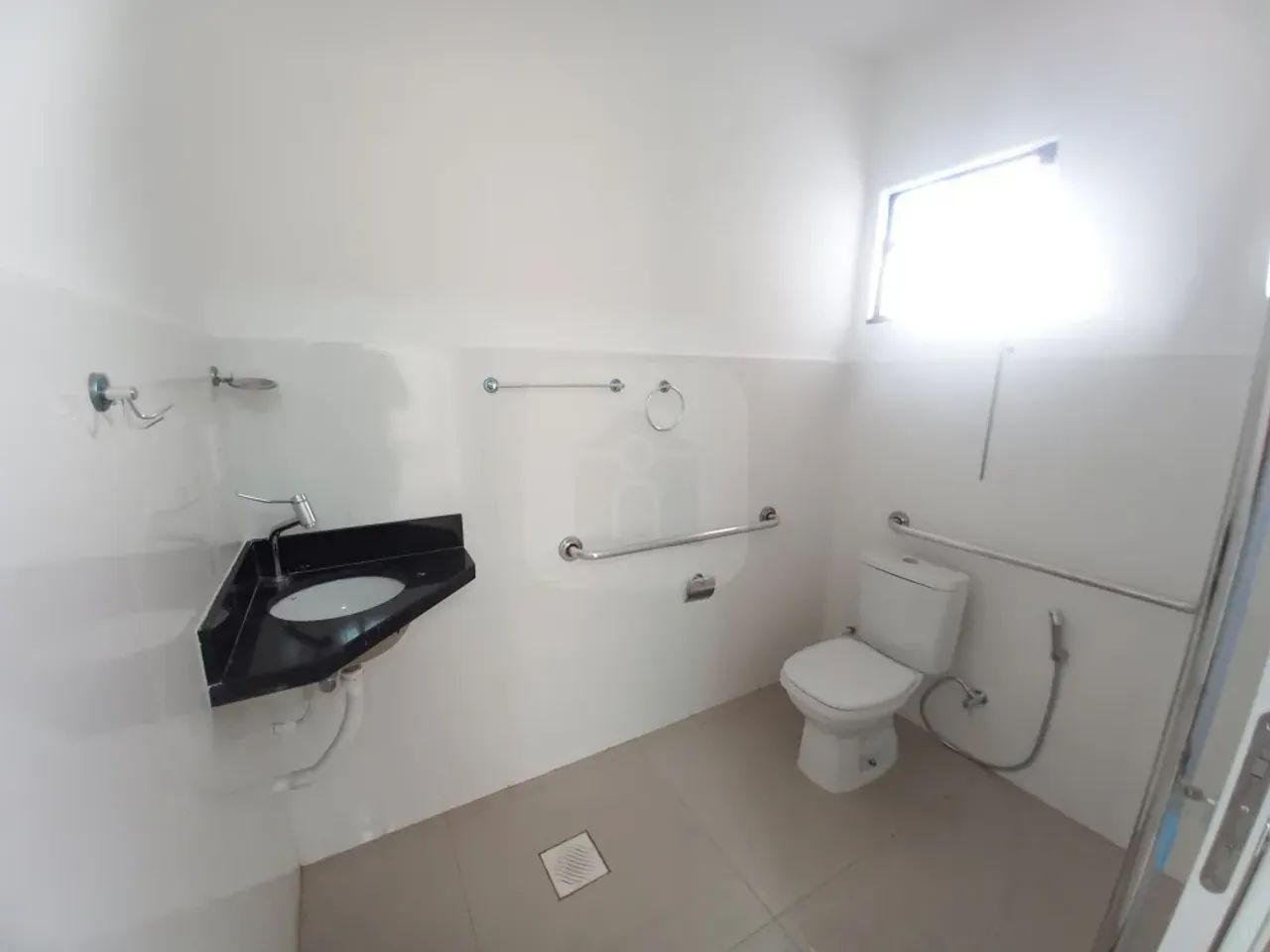 Casa comercial para locação no bairro Martins
