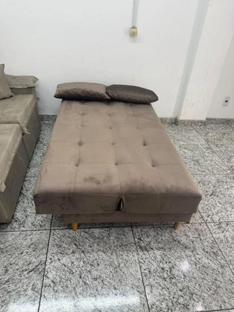 Sofá Cama Casal 1,80m Veludo Resistente e Confortável - Foto 2