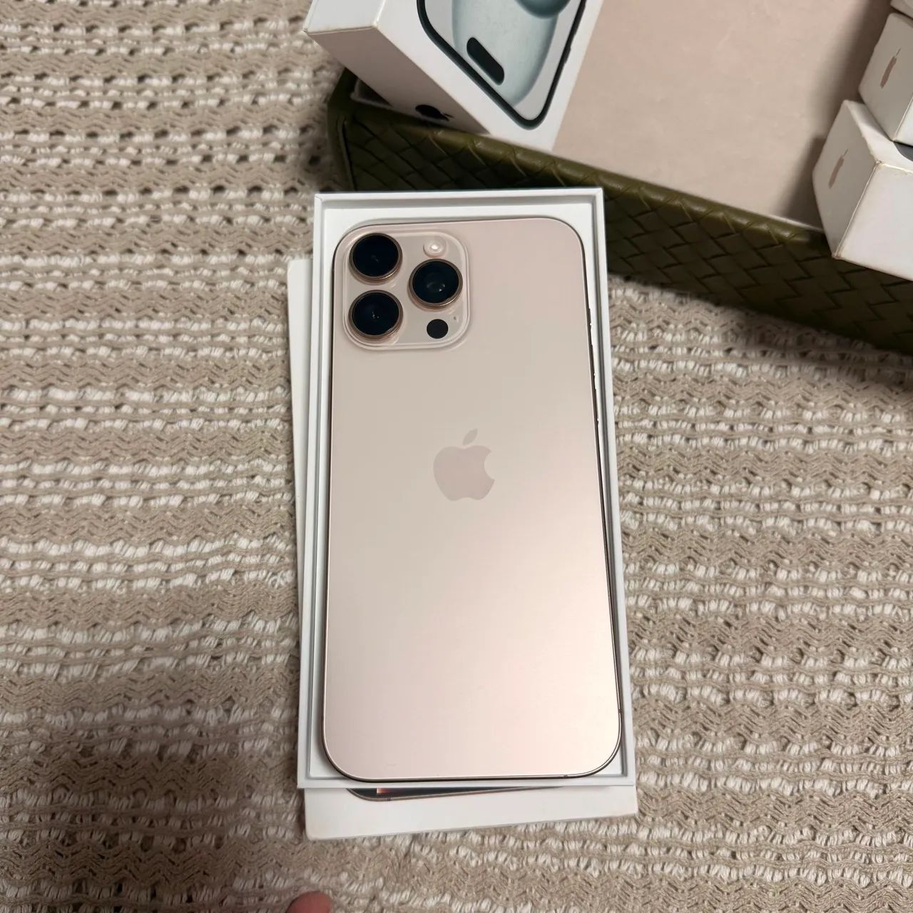 IPHONE 16 PRO MAX 99% GARANTIA APPLE ULTIMA UNIDADE  - Foto 3