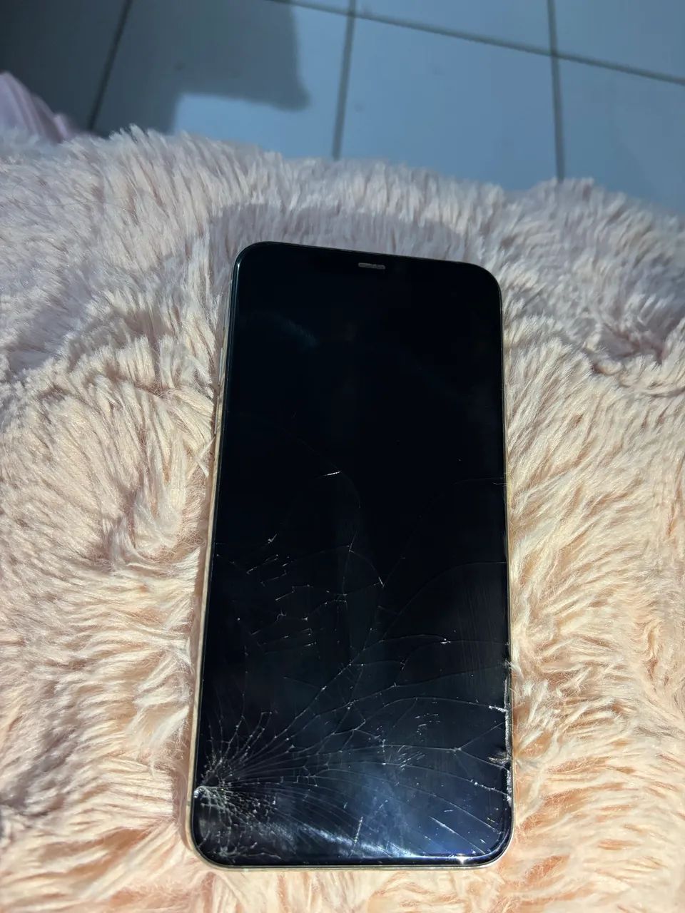 iPhone 11 Pro Max trincado - Foto 3