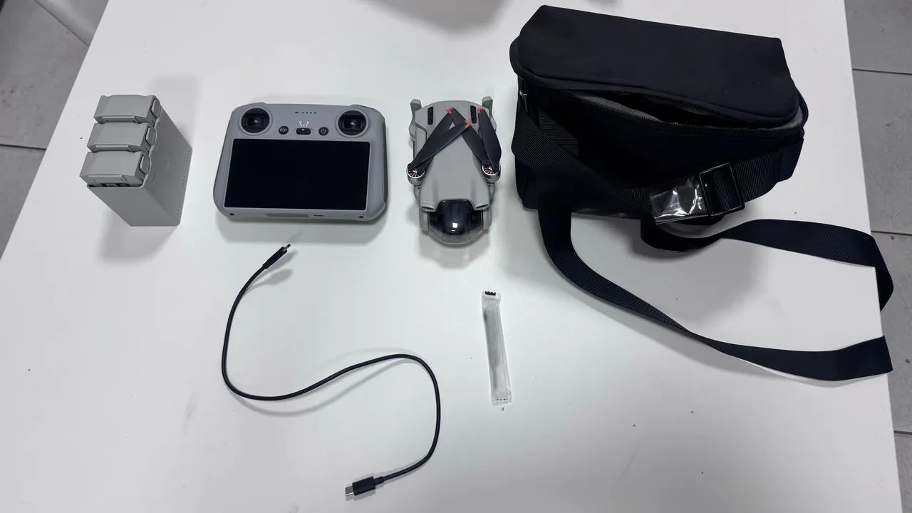 DJI Mini 3 Fly More Combo com Controle Tela DJI RC e 3 Baterias - Usado só pix sem troca - Foto 3