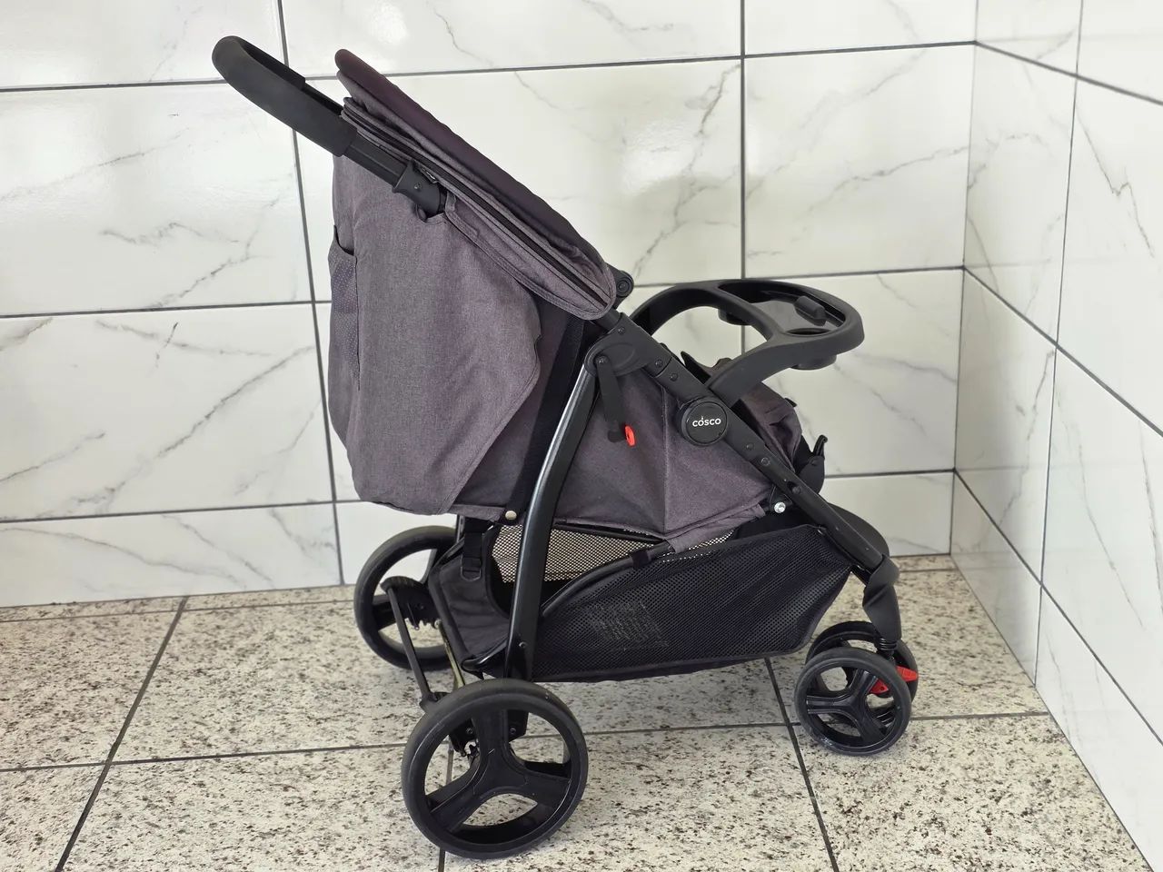 Carinho de bebê com bebê conforto - Foto 5