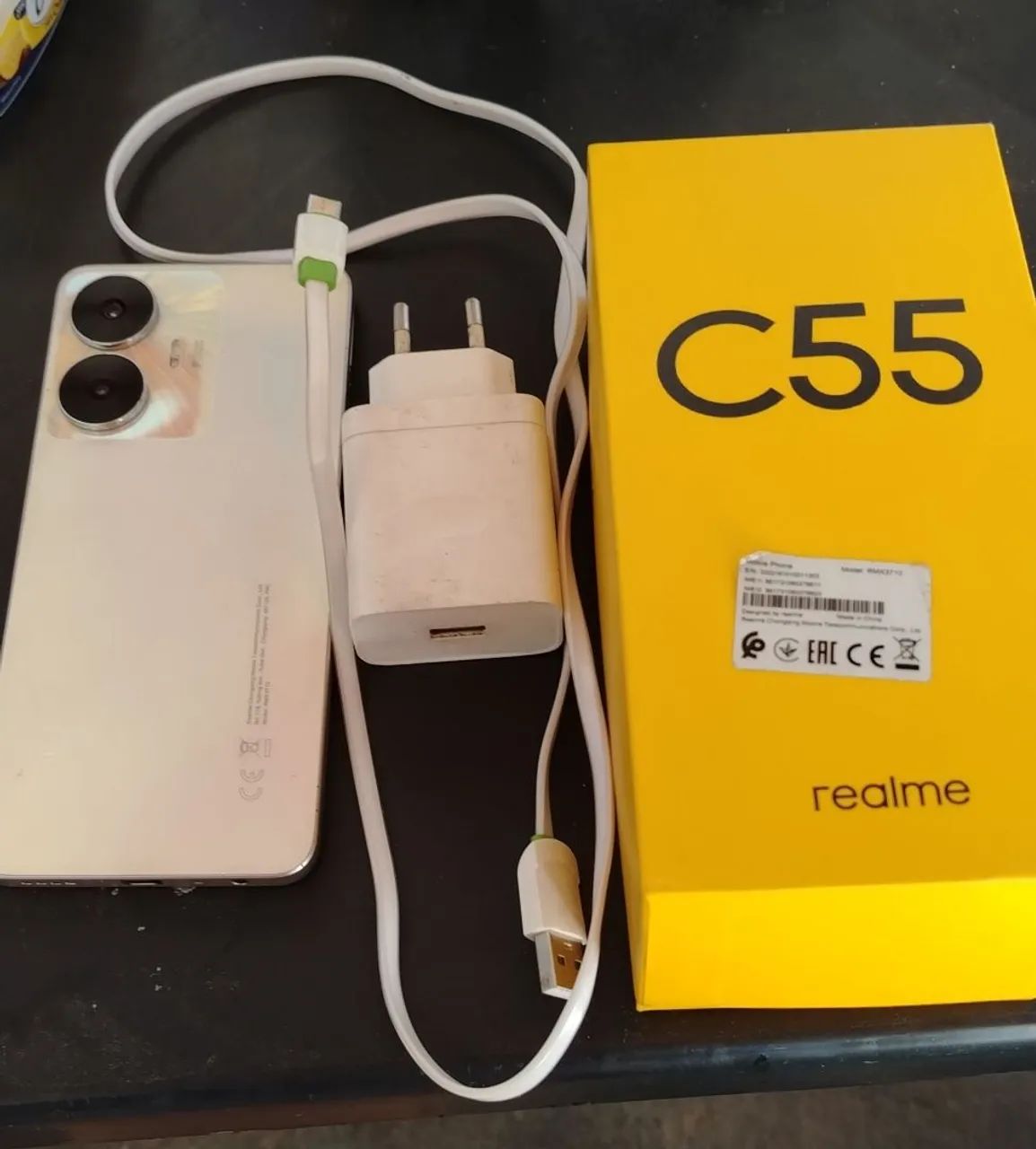 Vendo um celular c55 8 de Ram 256 GB de memória  