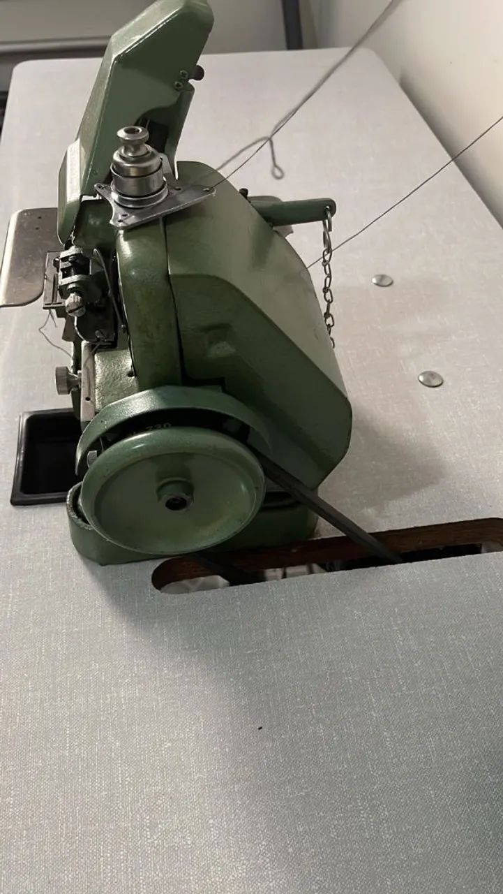 Máquina overlock singer - Foto 4