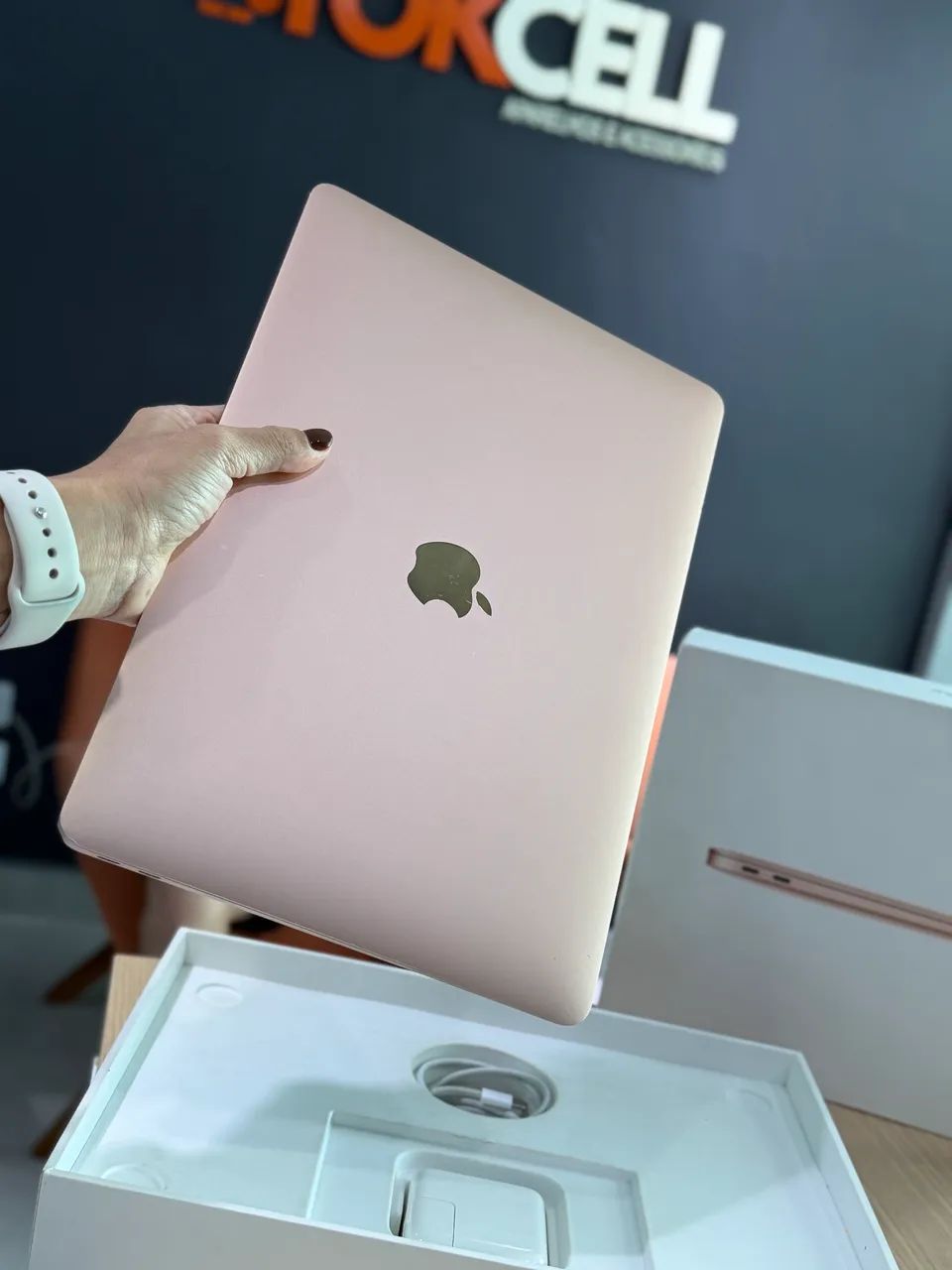 Macbook Air 13 Pol 256SSD/8GB Gold Seminovo Garantia - Notebooks