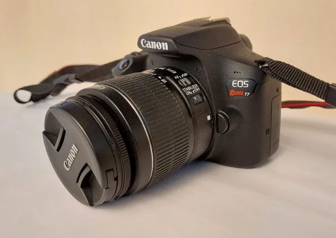 Câmera Canon EOS Rebel T7 24.1MP c/ KIT (Lente + Bolsa + Cartão SD + Carregador + Bateria)