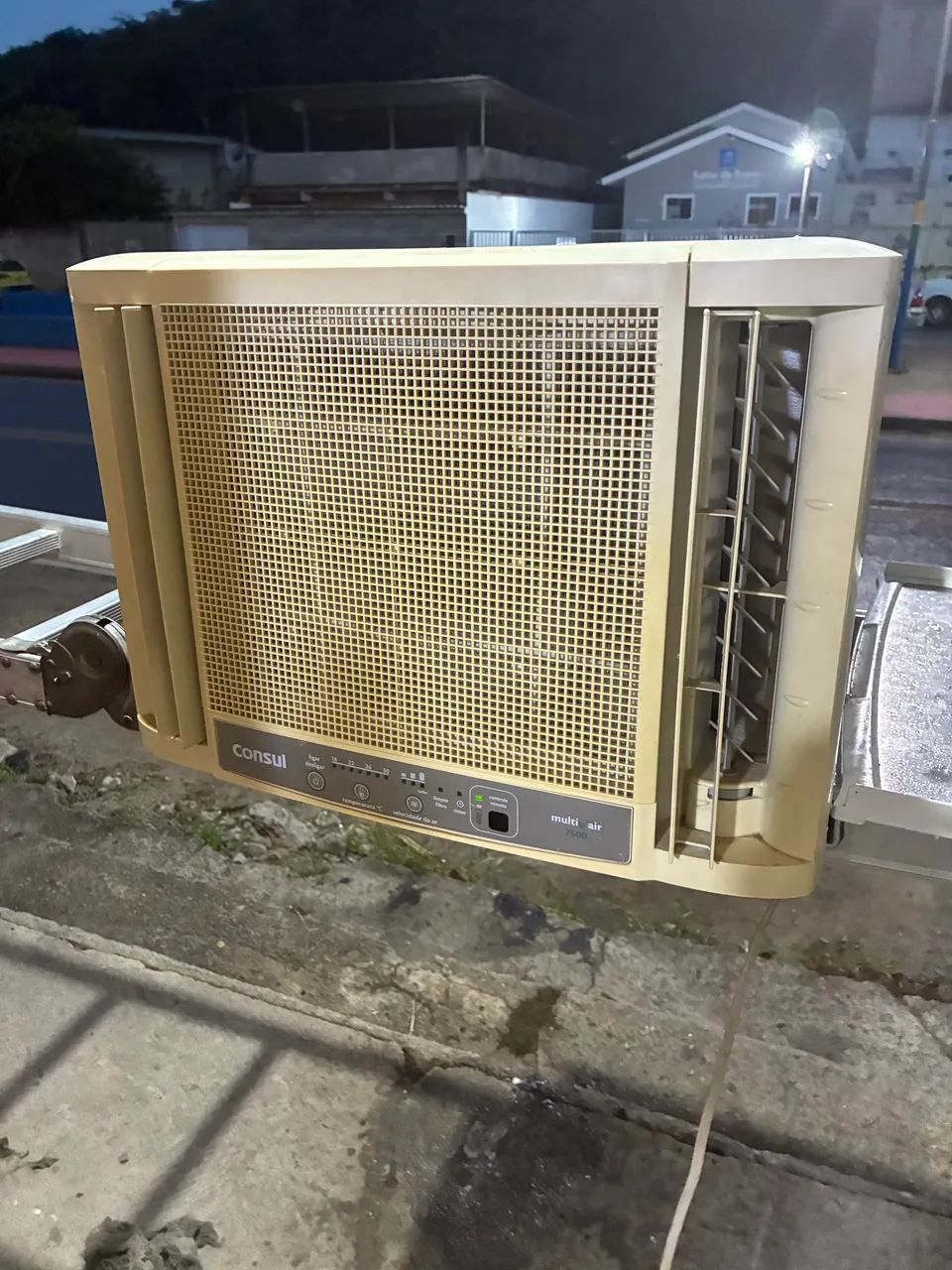 Vendo ar condicionado, 7.500 btus , funcionando perfeitamente 