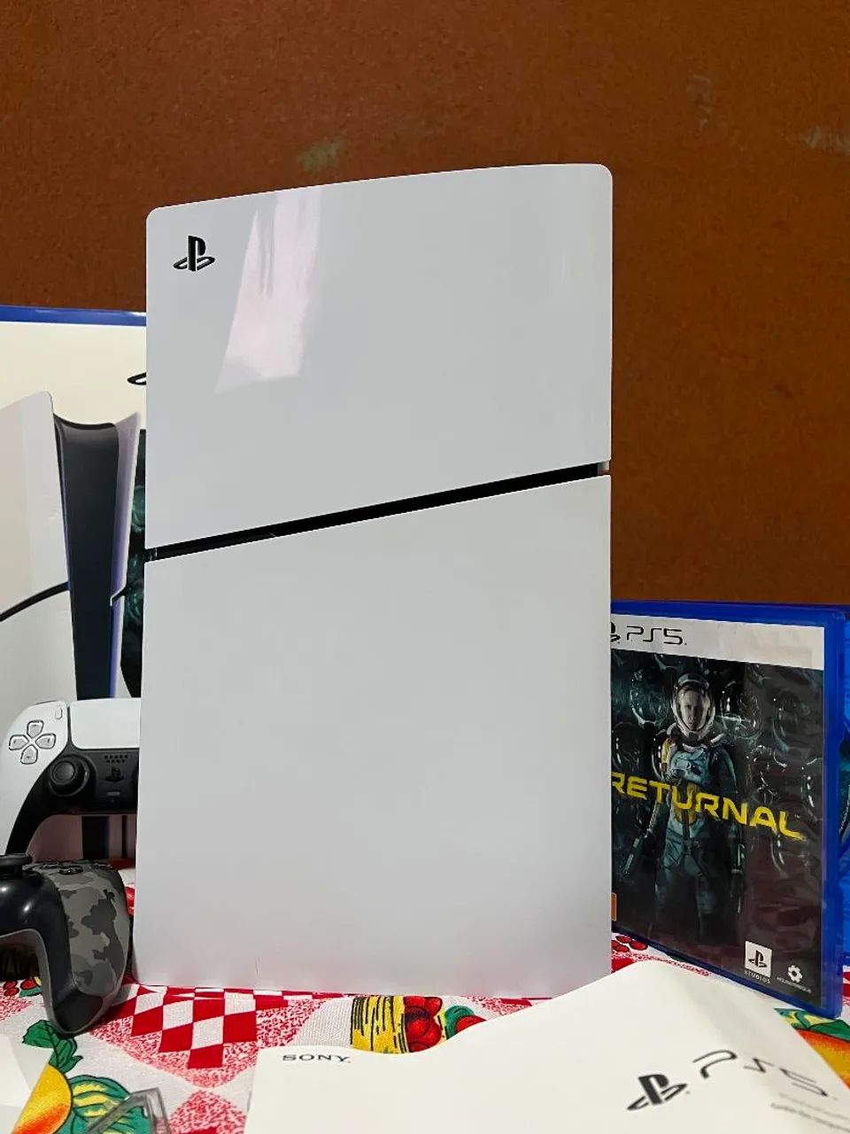 Ps5 slim com disco 1Tb 2 controles com caixa - Foto 2