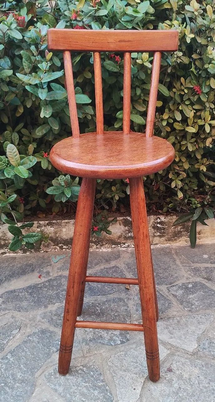 Banqueta alta com encosto 