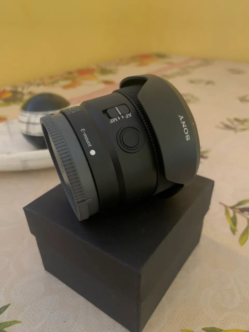 Lente Sony E 11mm F1.8 Nova Zerada - Acessórios para Câmeras e