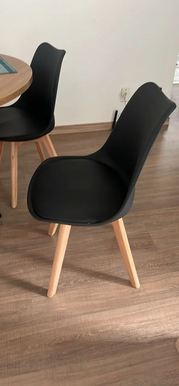 Vendo  4 cadeiras pinus - Foto 3