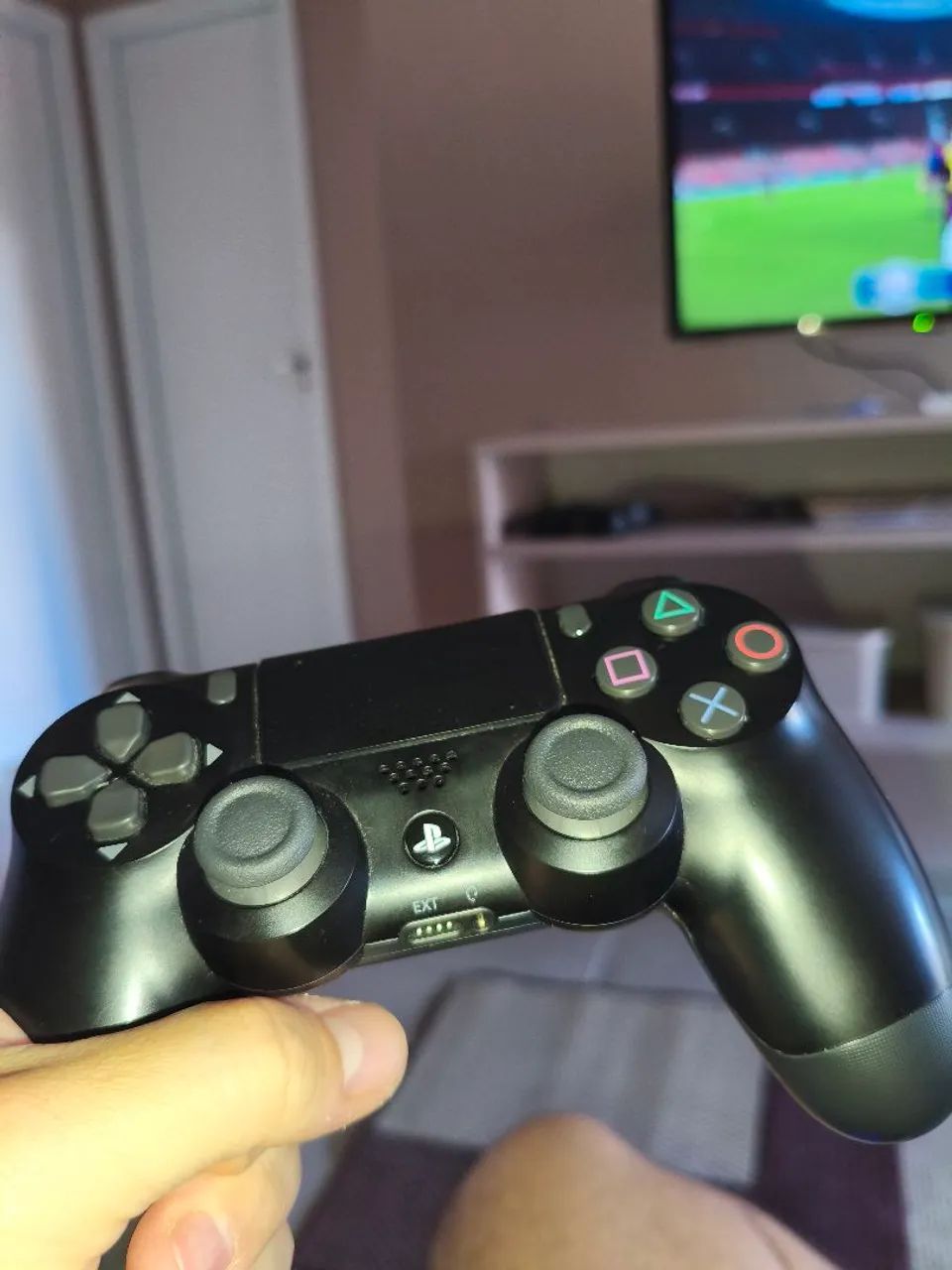Dualshock 4 com 1 ano de pouquíssimo uso - Foto 2