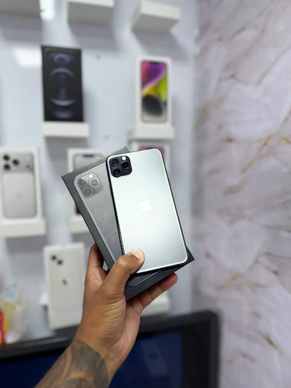iPhone11promax シルバー 64gb 本体 iPhone 11 Pro Max 64GB SILVER (seminovo) – LS
