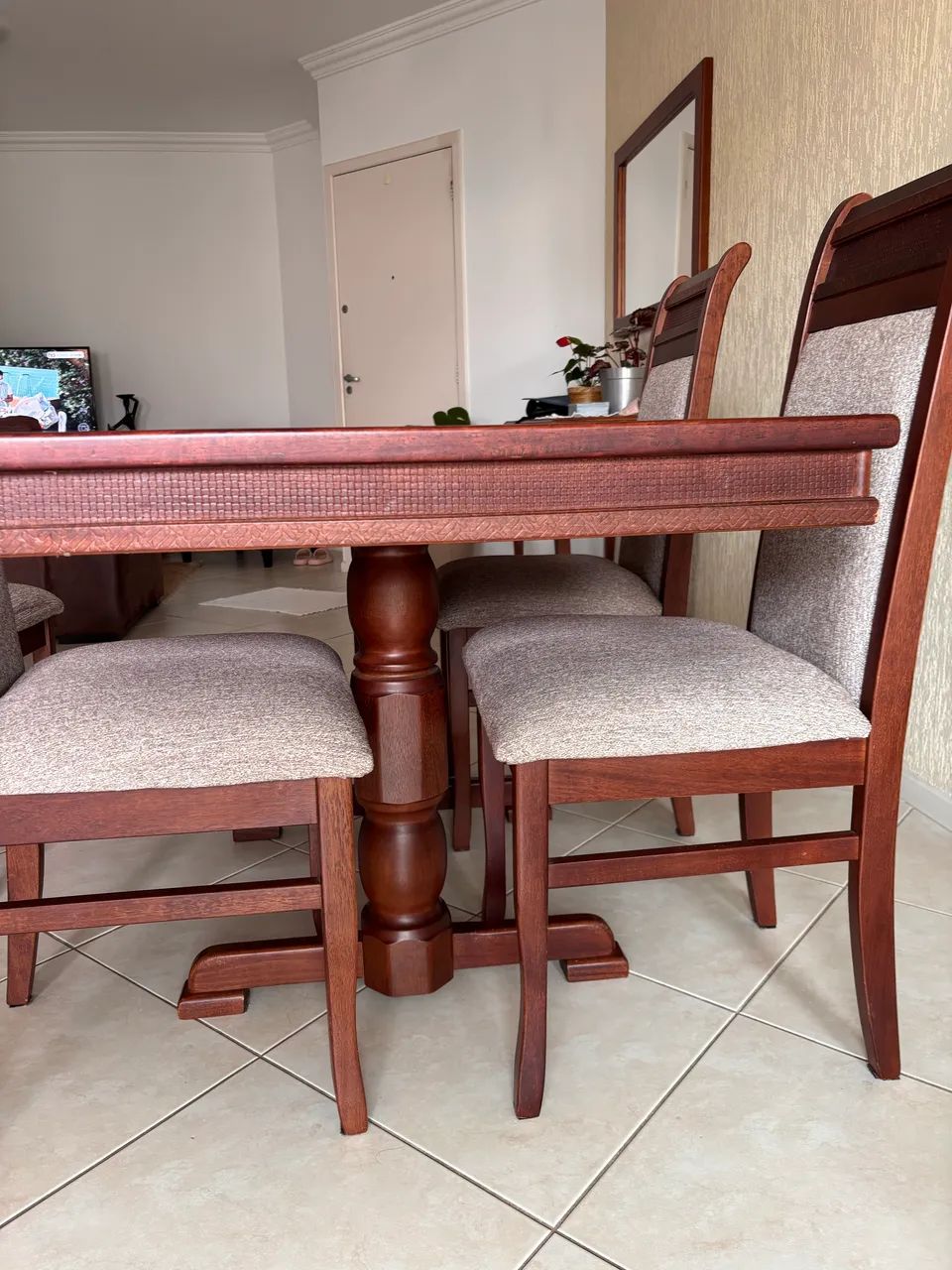 Mesa de Jantar Rústica em Madeira Maciça com 4 Cadeiras - Excelente Estado - Foto 5