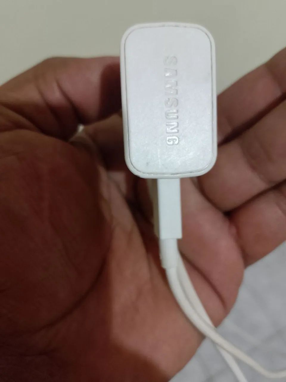 VENDE-SE UM CELULAR A30s com marcas de uso 