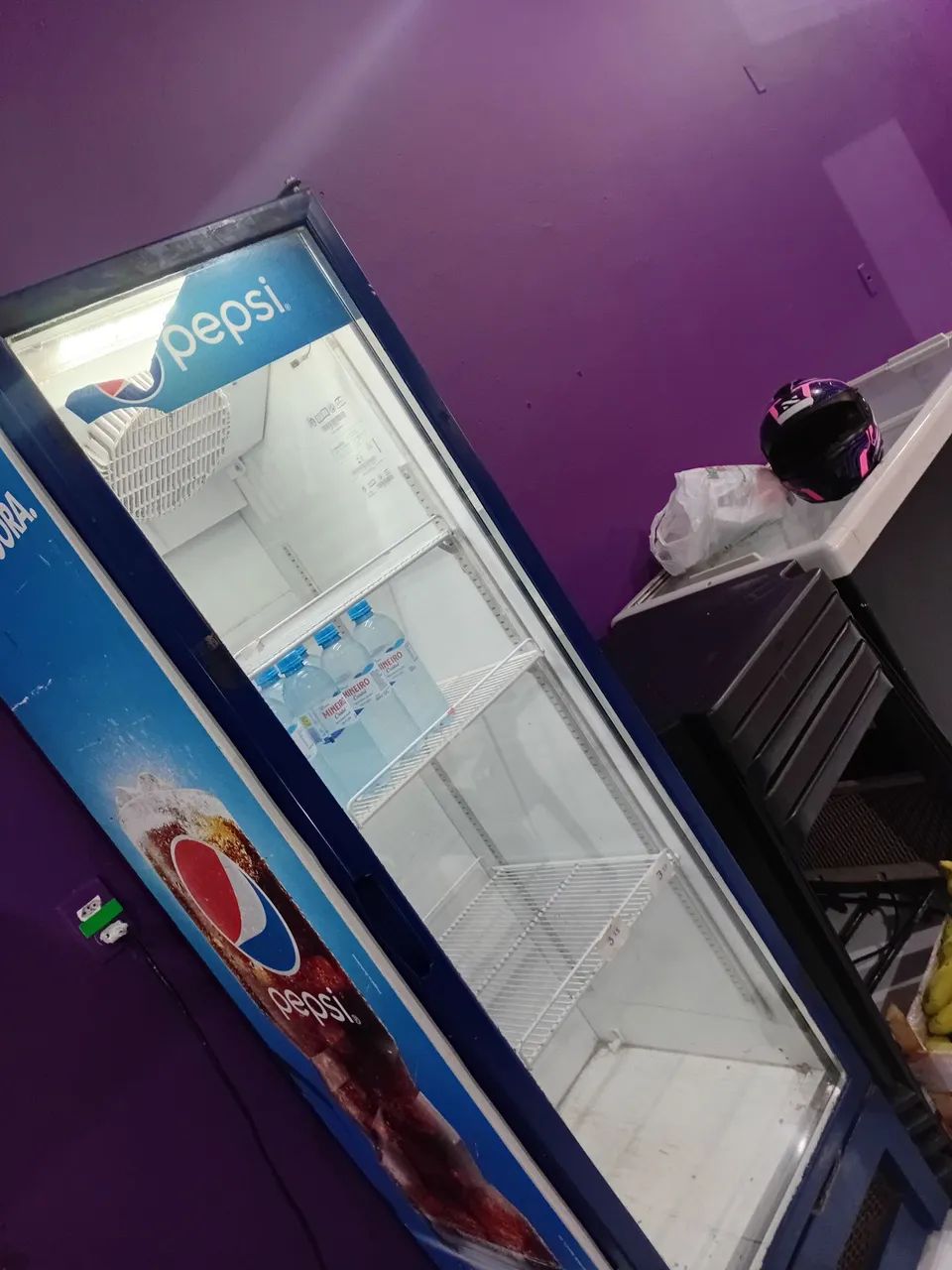 Freezer + repositor + 6 Jogos de mesas