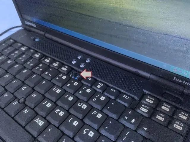 Notebook Antigo Compaq N610c WinXP Radeon 7500, perfeito para games retro - Foto 2