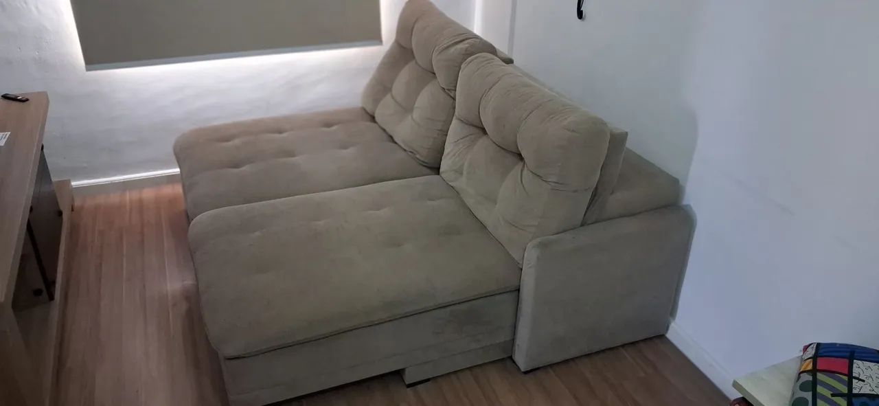 Sofá em suede bege 03 lugares reclináveis e retrátil- usado  - Foto 3