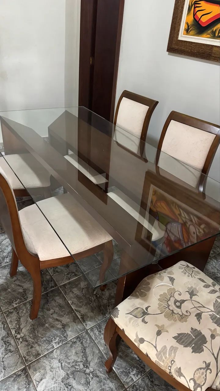 Mesa com tampo de vidro e 6 cadeiras acolchoadas  - Foto 3