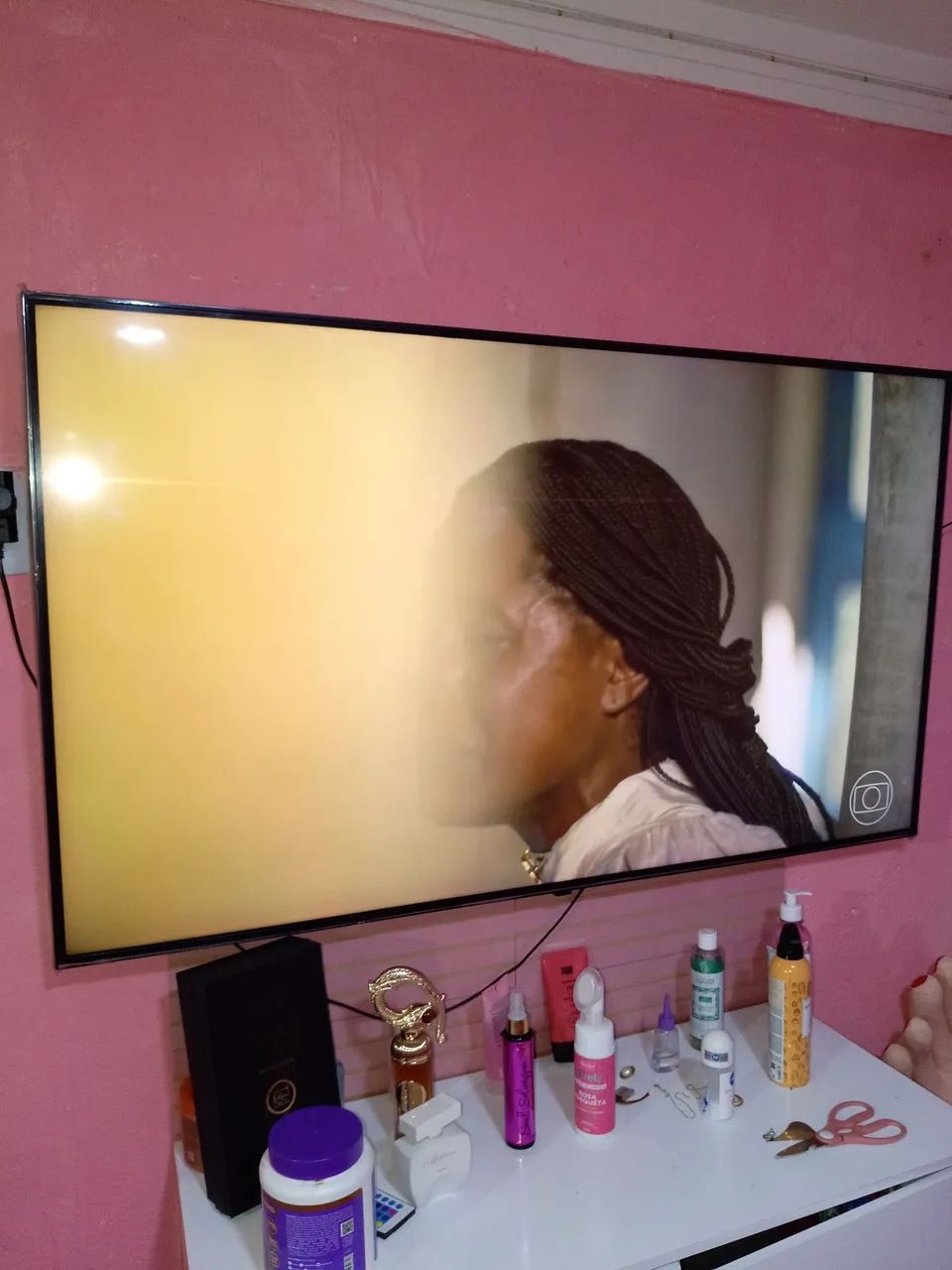 Televisão de 55 com comando de voz e IA nela 