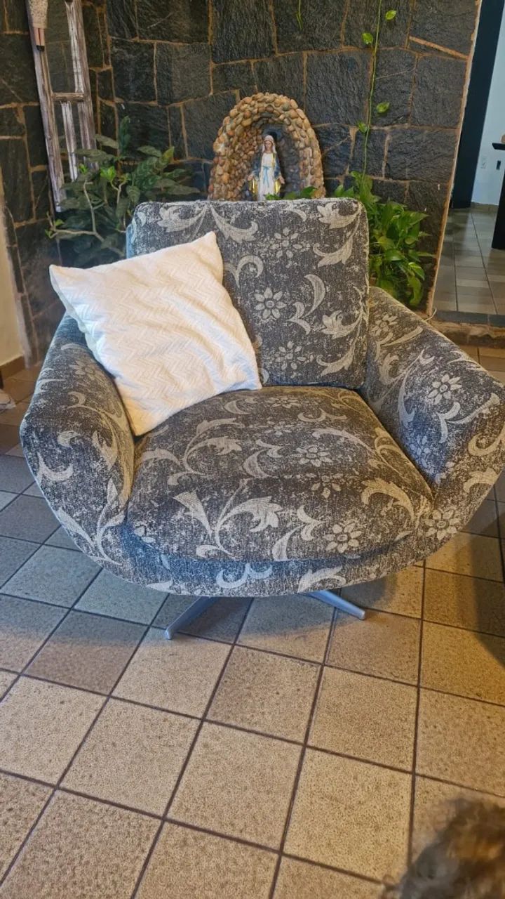 Poltrona Giratória de Design - Excelente Estado - Foto 2