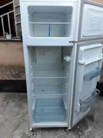 Vendo Geladeira 350,00