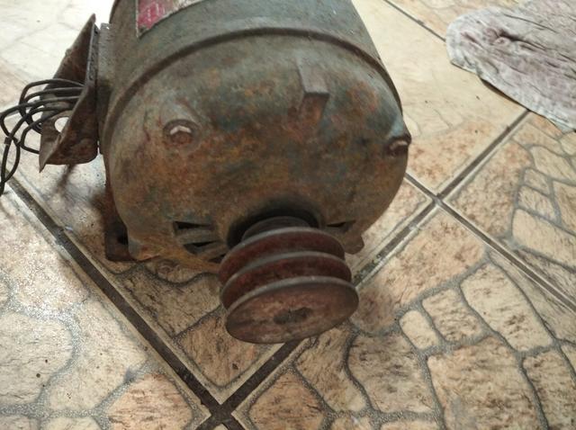 Motor elétrico trifásico