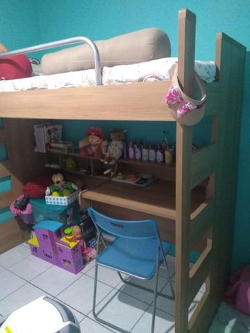 Cama Alta com escrivaninha
