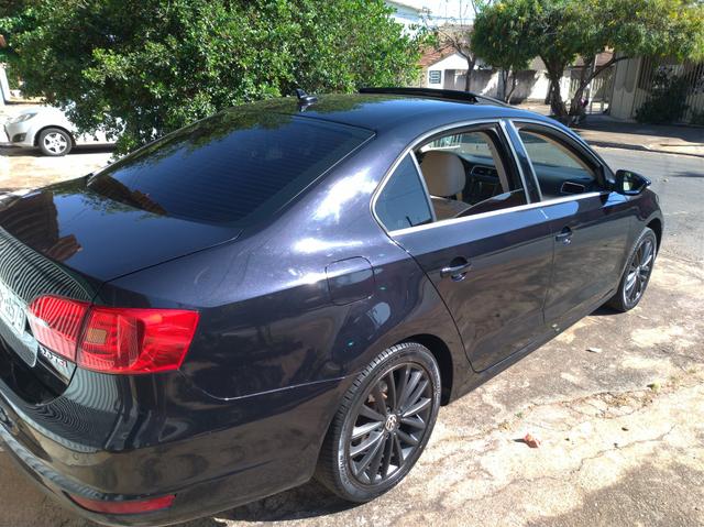 Jetta Tsi 2.0 - 200cv (Preto com interior Beje)