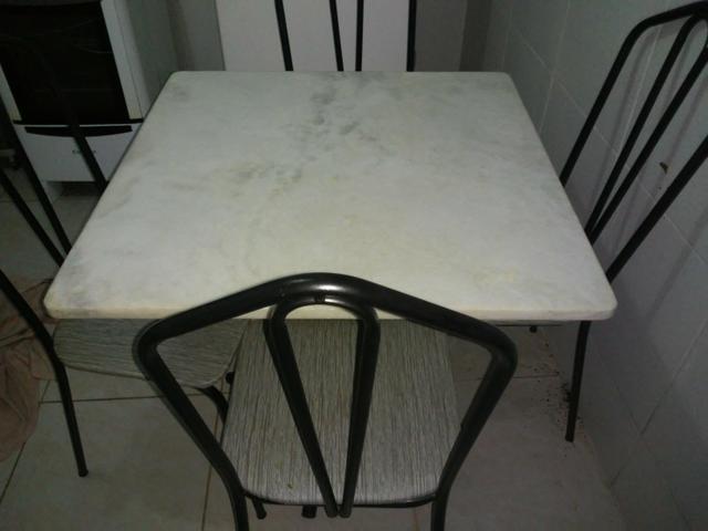 Mesa de marmory com 4 cadeiras - Foto 2