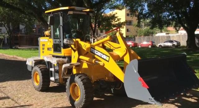 Pá Carregadeira 0km, 1500kg, caçamba 0.6m³ - Pronta Entrega