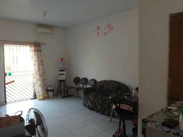 Casa com ponto a venda