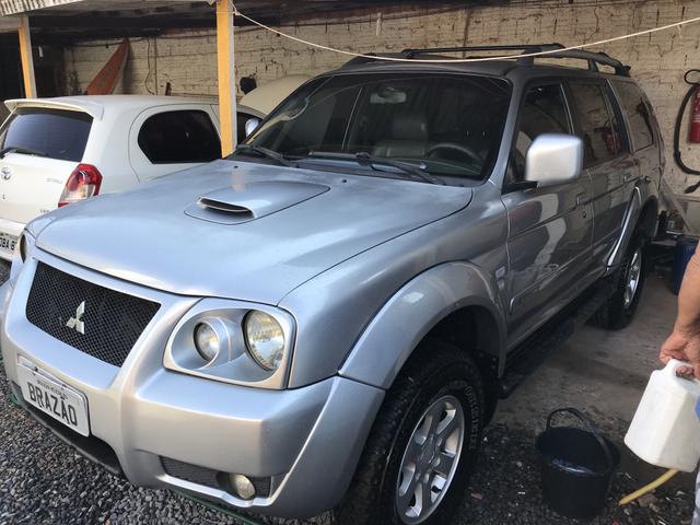 Pajero Sport hpe 4x4 automático