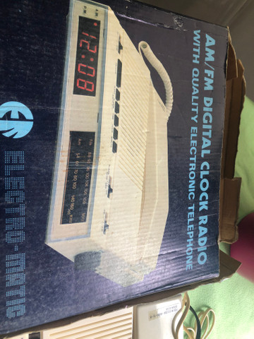 Rádio e telefone relíquia - Foto 2