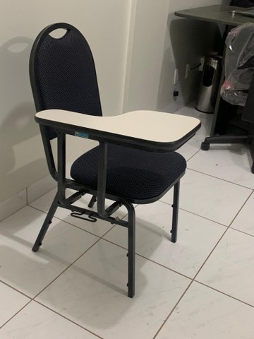 Poltrona com prancheta auditório 