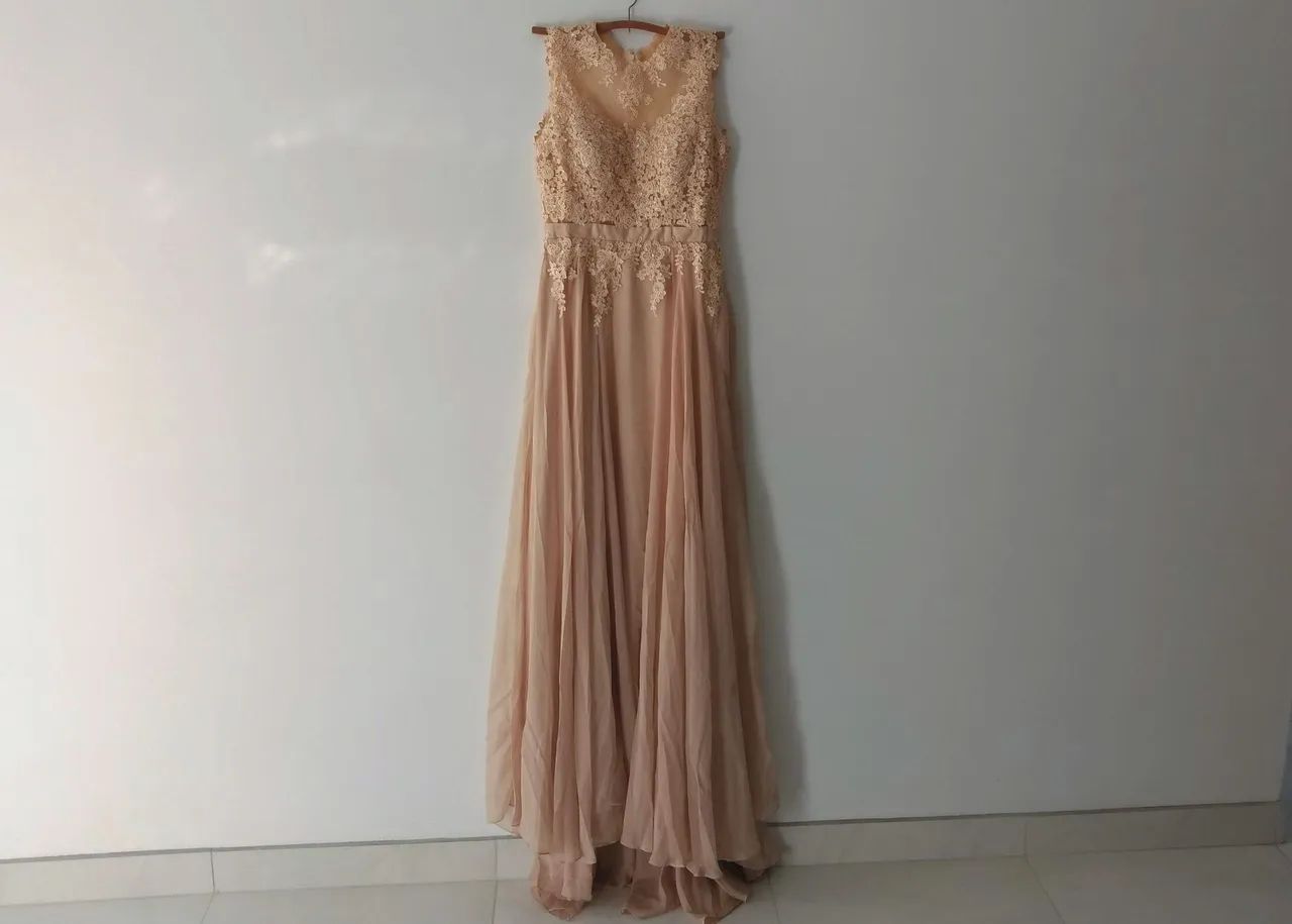 Vestido de Festa, Formatura, Madrinha. Tam. 42. De 490,00 por 300,00.