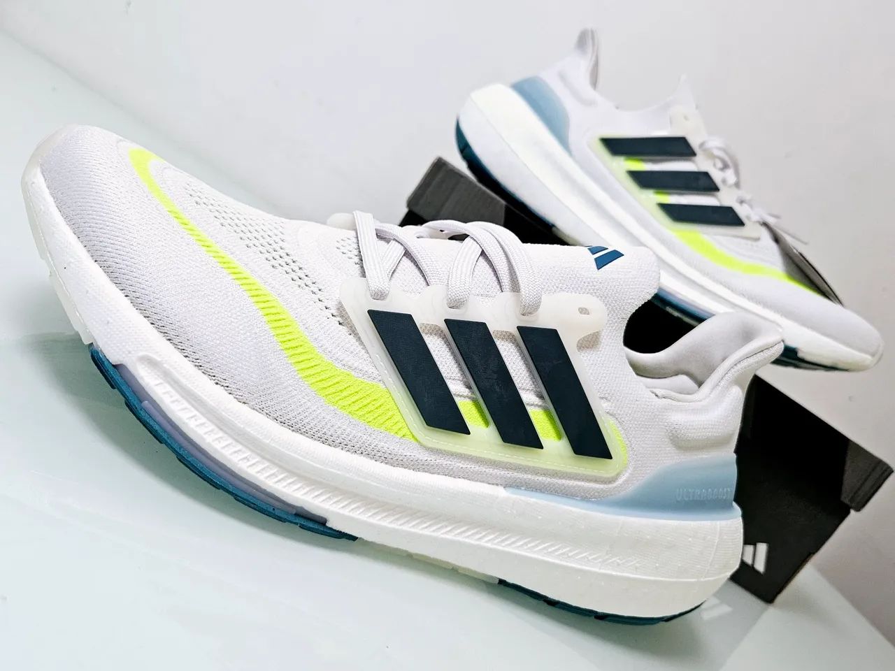 Adidas Ultraboost light 