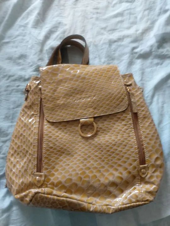 Bolsa / mochila verniz