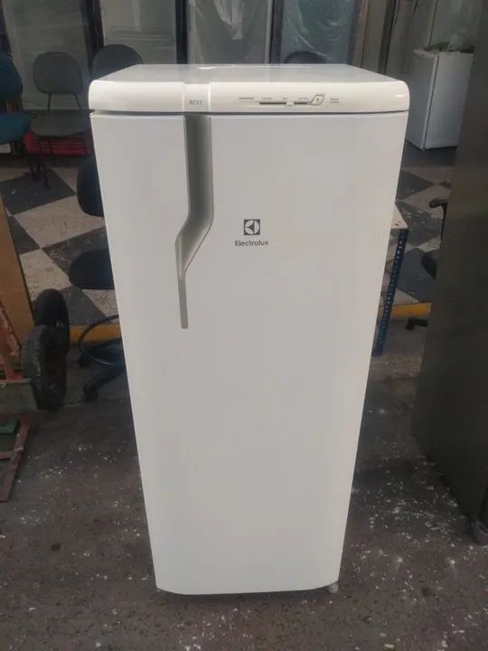 Geladeira Eletrolux 240 litros 