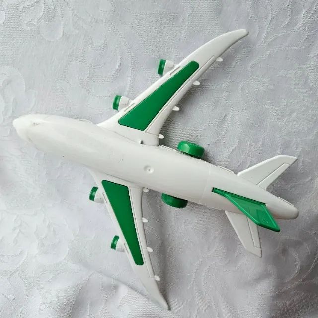 coleção de brinquedos 13 carrinhos + 1 avião - Foto 4