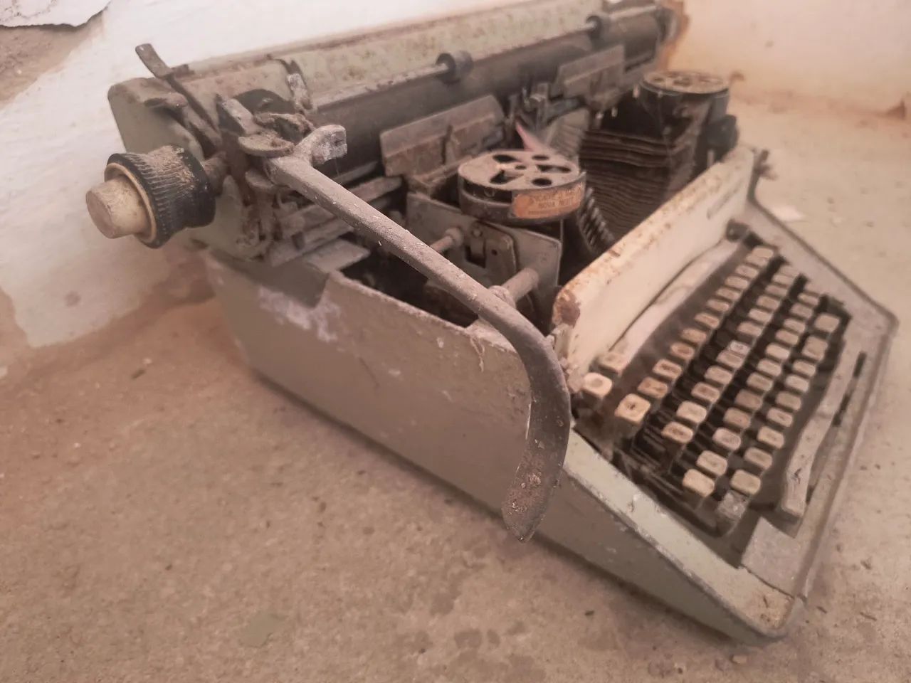 Máquina de escrever antiga - Foto 5