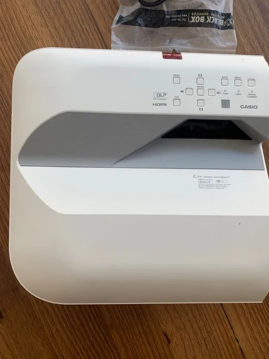 Projetor Casio Xj-ut312wn Ultra Curta Distancia 3100l Bivolt